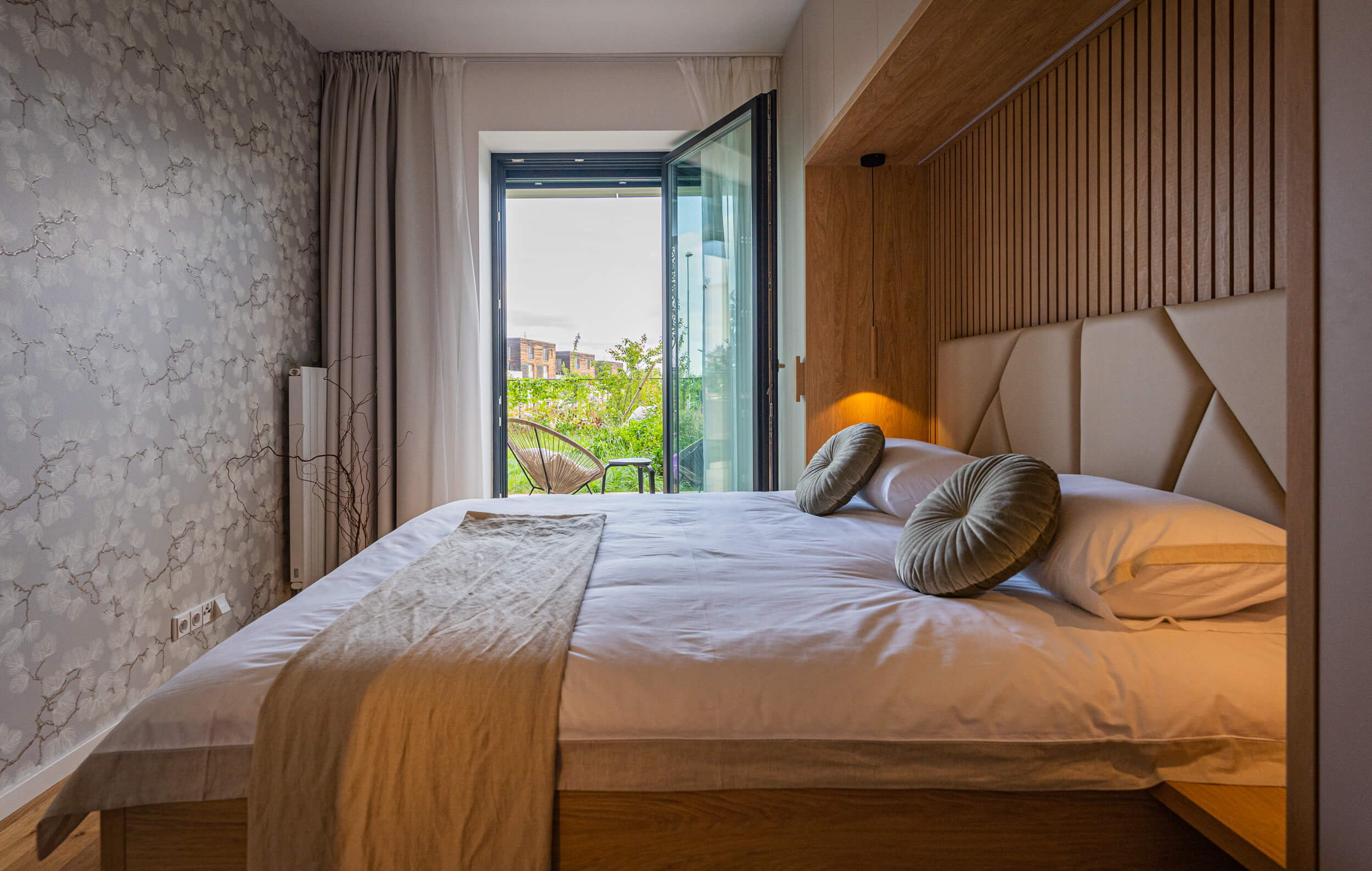 Lamelový panel, lamely na stenu, Nemi Trade, lamely merkury market, lamelovy panel obi, dubový lamelovy panel, skrasli dom, akustický panel, dubove parkety, lamelova stena, lamelovy panel nature, lamelovy strop, stropne lamely, moderný strop, lamely na strop, drevený strop, navrh dizajnu, navrh interieru, 3D vizualizacia interier, dizajneri architekti