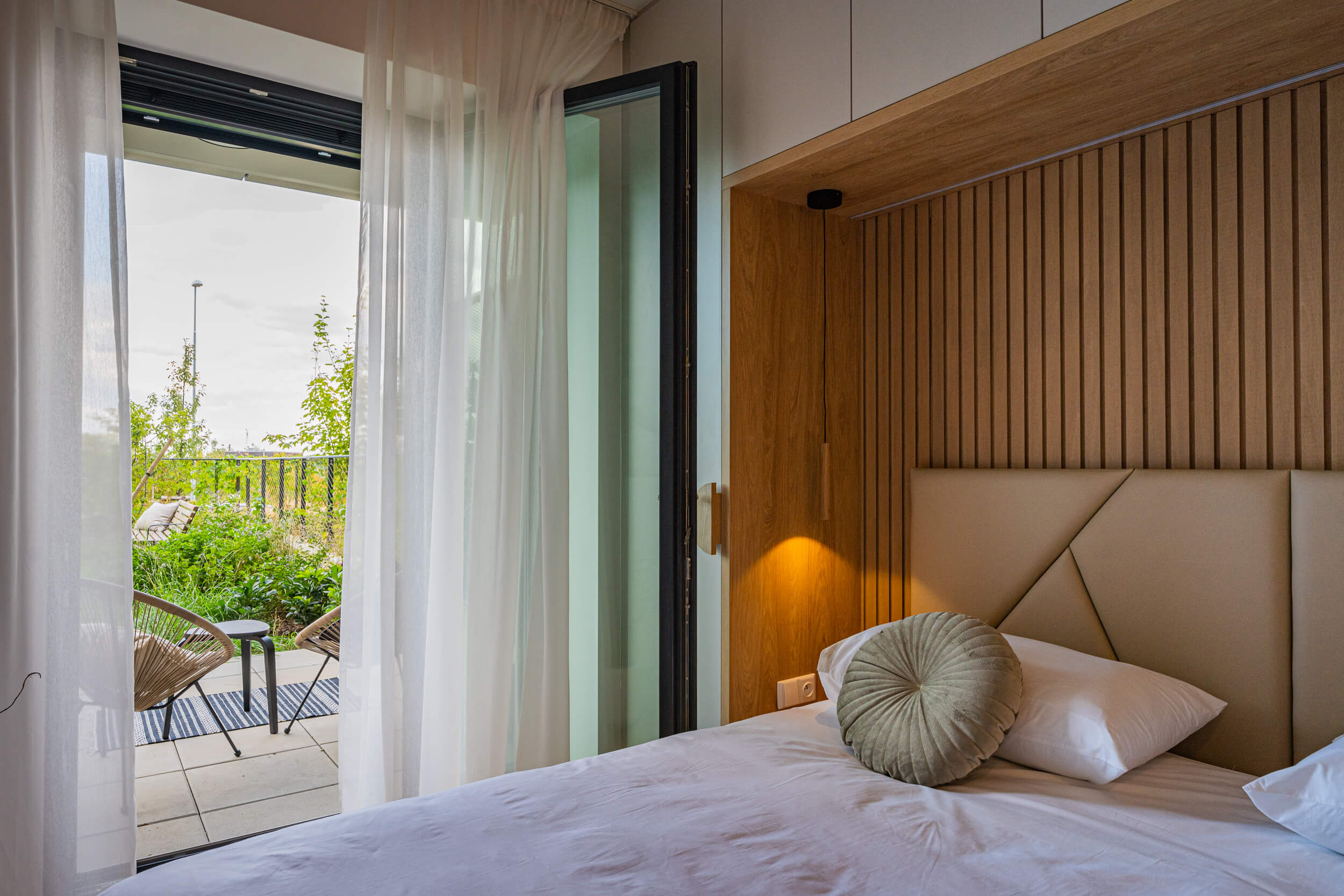 Lamelový panel, lamely na stenu, Nemi Trade, lamely merkury market, lamelovy panel obi, dubový lamelovy panel, skrasli dom, akustický panel, dubove parkety, lamelova stena, lamelovy panel nature, lamelovy strop, stropne lamely, moderný strop, lamely na strop, drevený strop, navrh dizajnu, navrh interieru, 3D vizualizacia interier, dizajneri architekti