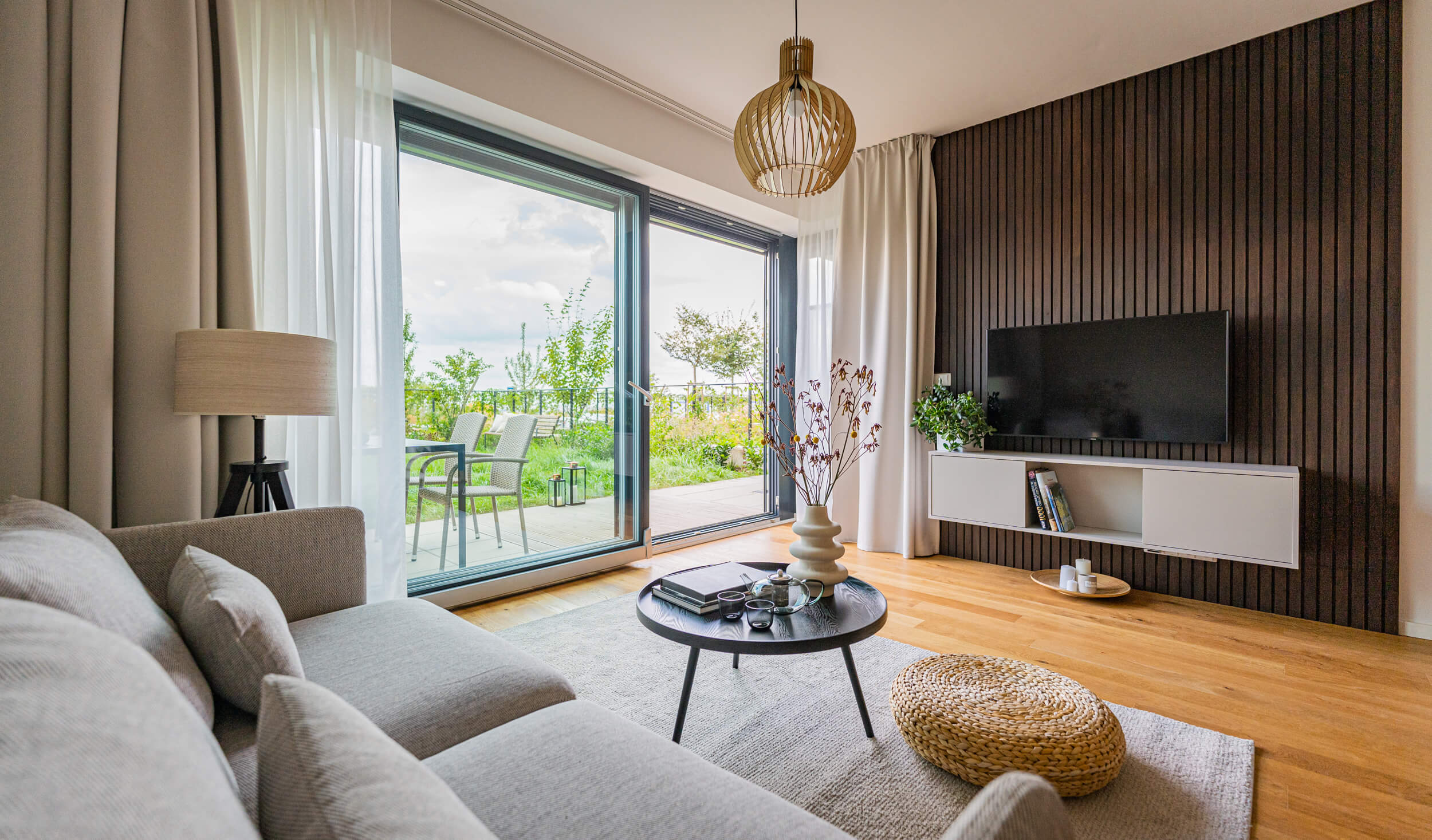 Lamelový panel, lamely na stenu, Nemi Trade, lamely merkury market, lamelovy panel obi, dubový lamelovy panel, skrasli dom, akustický panel, dubove parkety, lamelova stena, lamelovy panel nature, lamelovy strop, stropne lamely, moderný strop, lamely na strop, drevený strop, navrh dizajnu, navrh interieru, 3D vizualizacia interier, dizajneri architekti